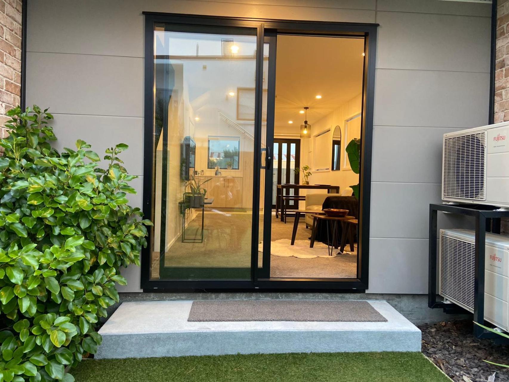 Near Stadium And Railway Station 3 Beds 1 Bath Townhouse With Car Park Onsite
